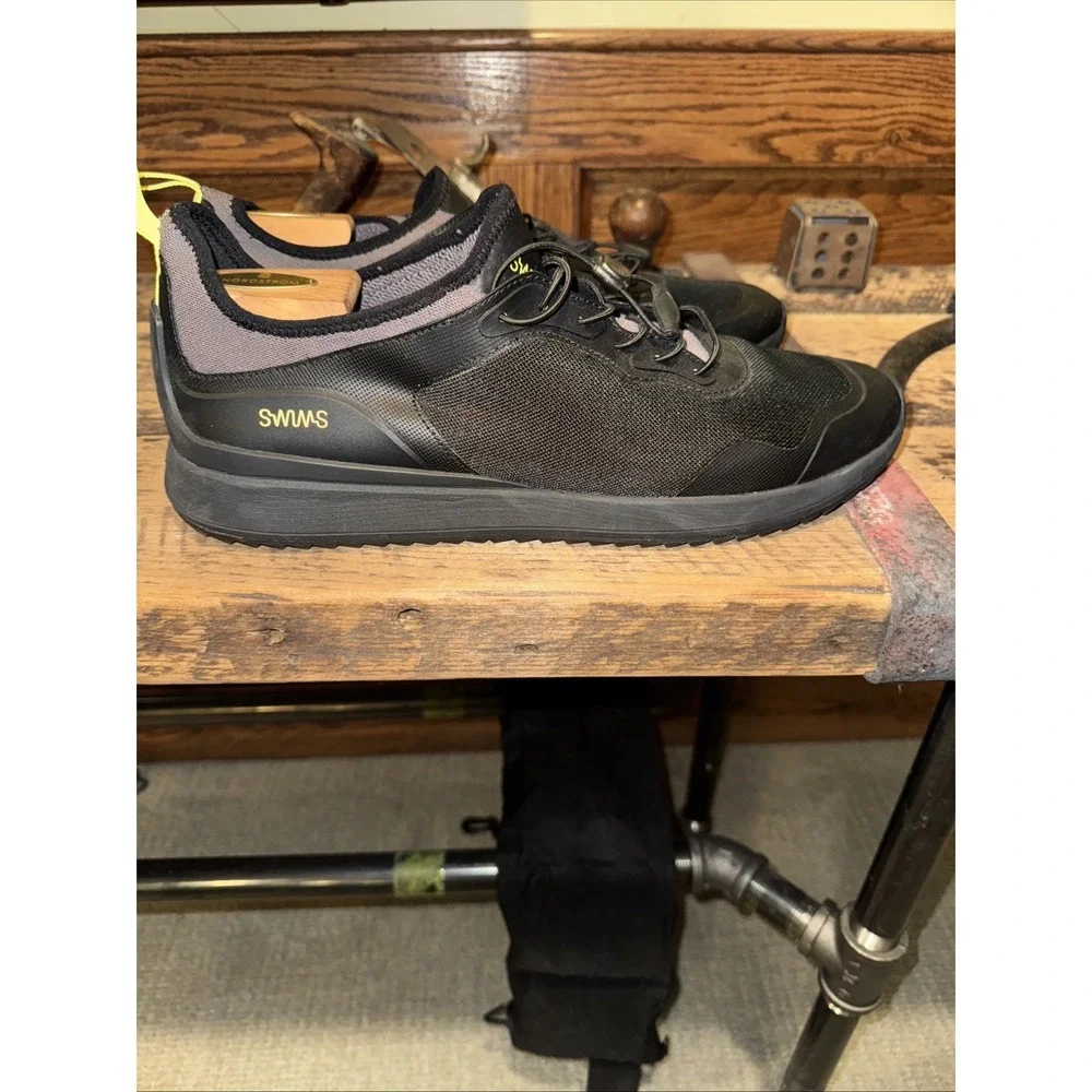 Swims Ocean Runner Black Green Sneakers Men's Size 13 US